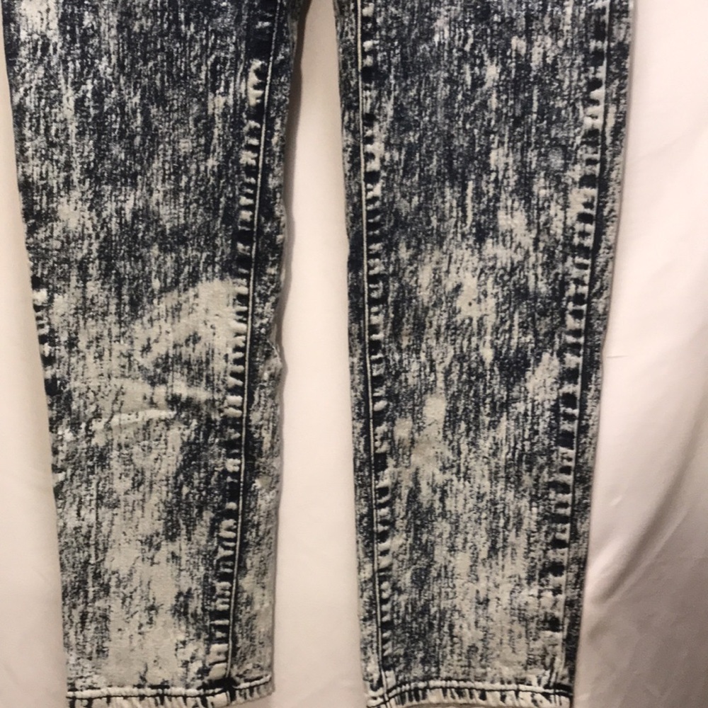 Stonewashed Ripped Jeans - Picture 2 of 9